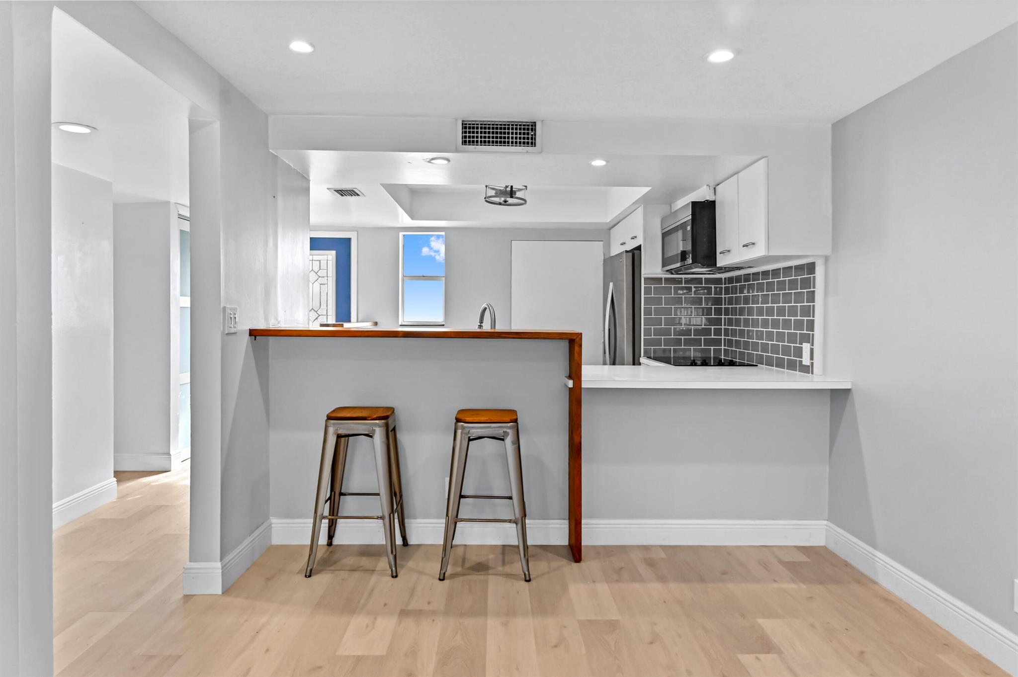 REGENCY SURF & RACQUET CL - Residential Lease