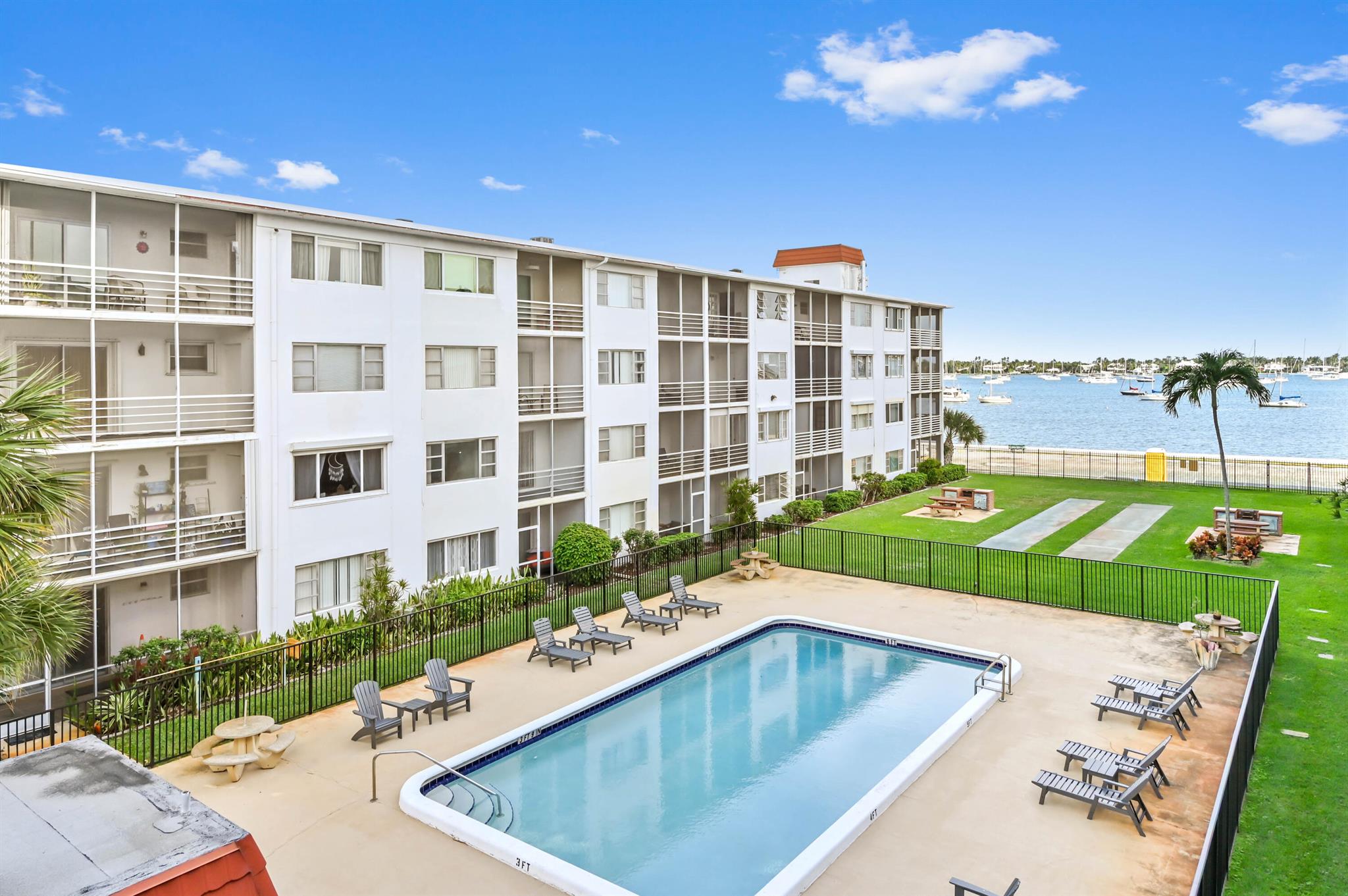 REGENCY SURF & RACQUET CL - Residential Lease