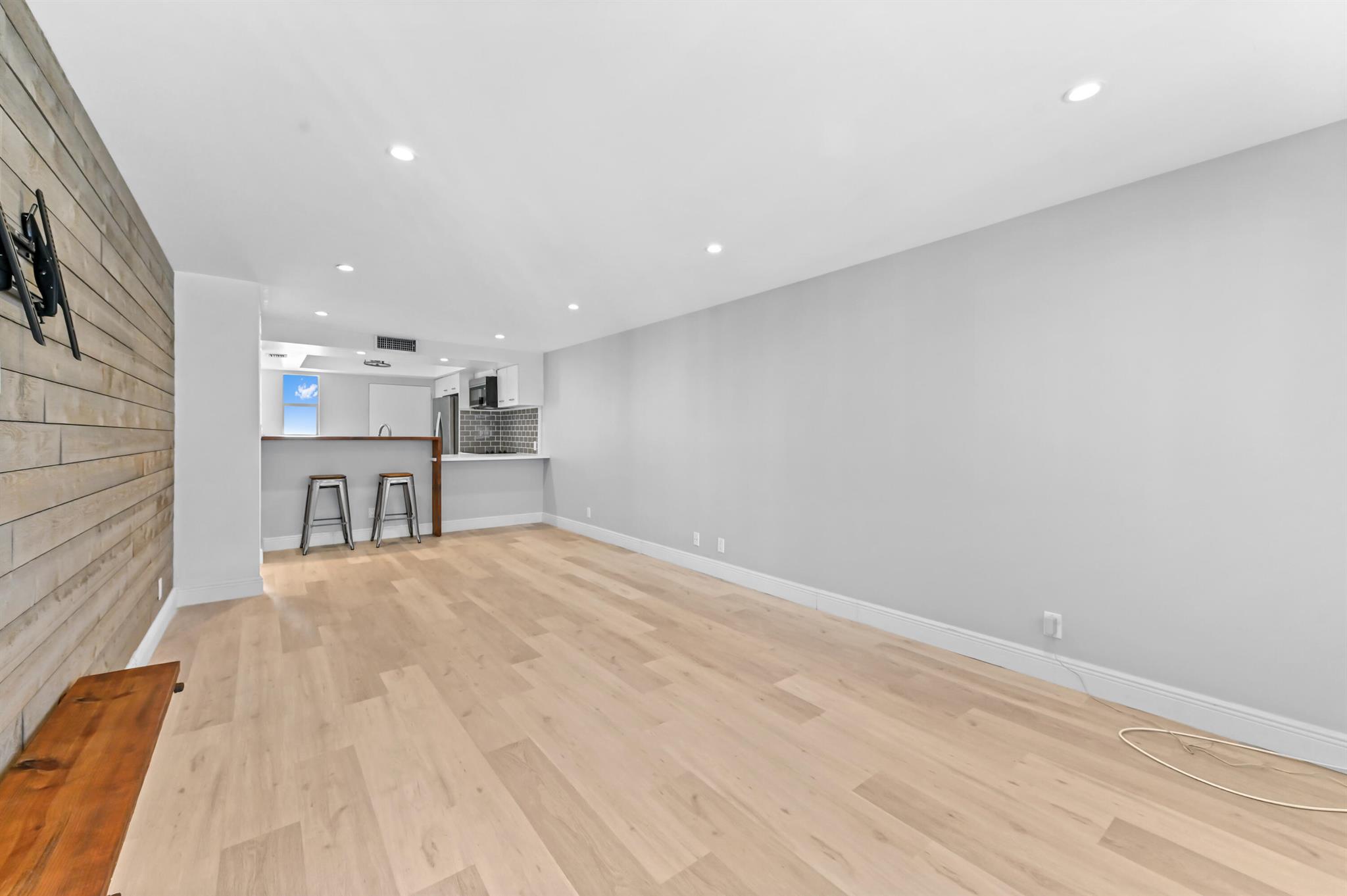 REGENCY SURF & RACQUET CL - Residential Lease