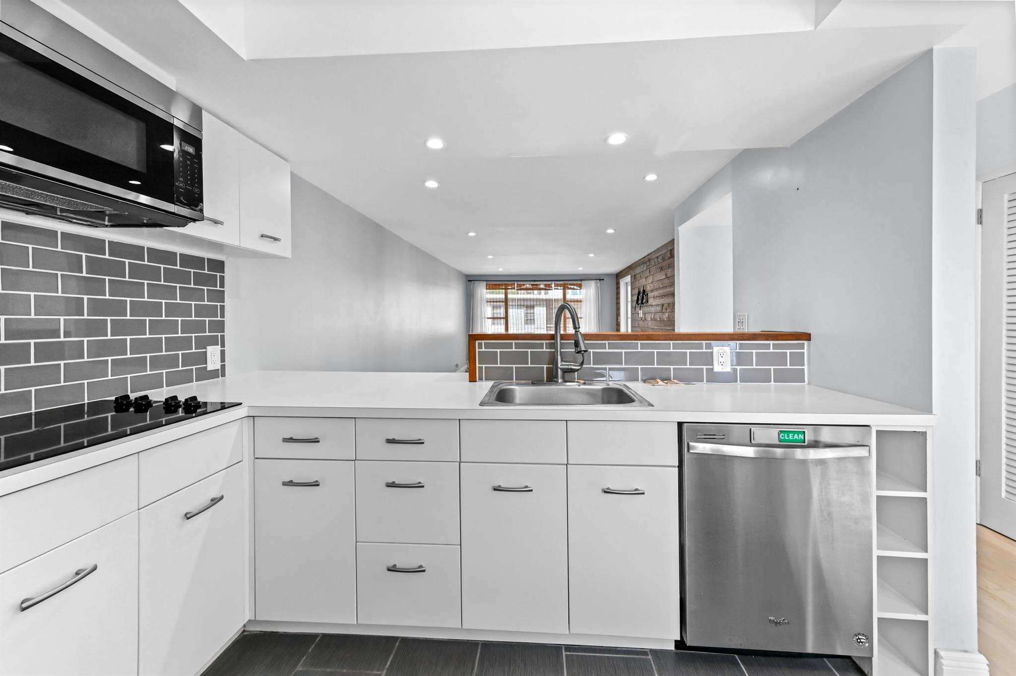 REGENCY SURF & RACQUET CL - Residential Lease