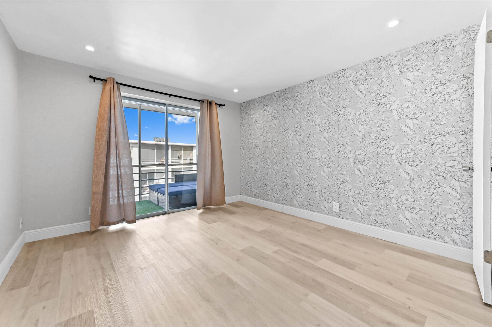 REGENCY SURF & RACQUET CL - Residential Lease