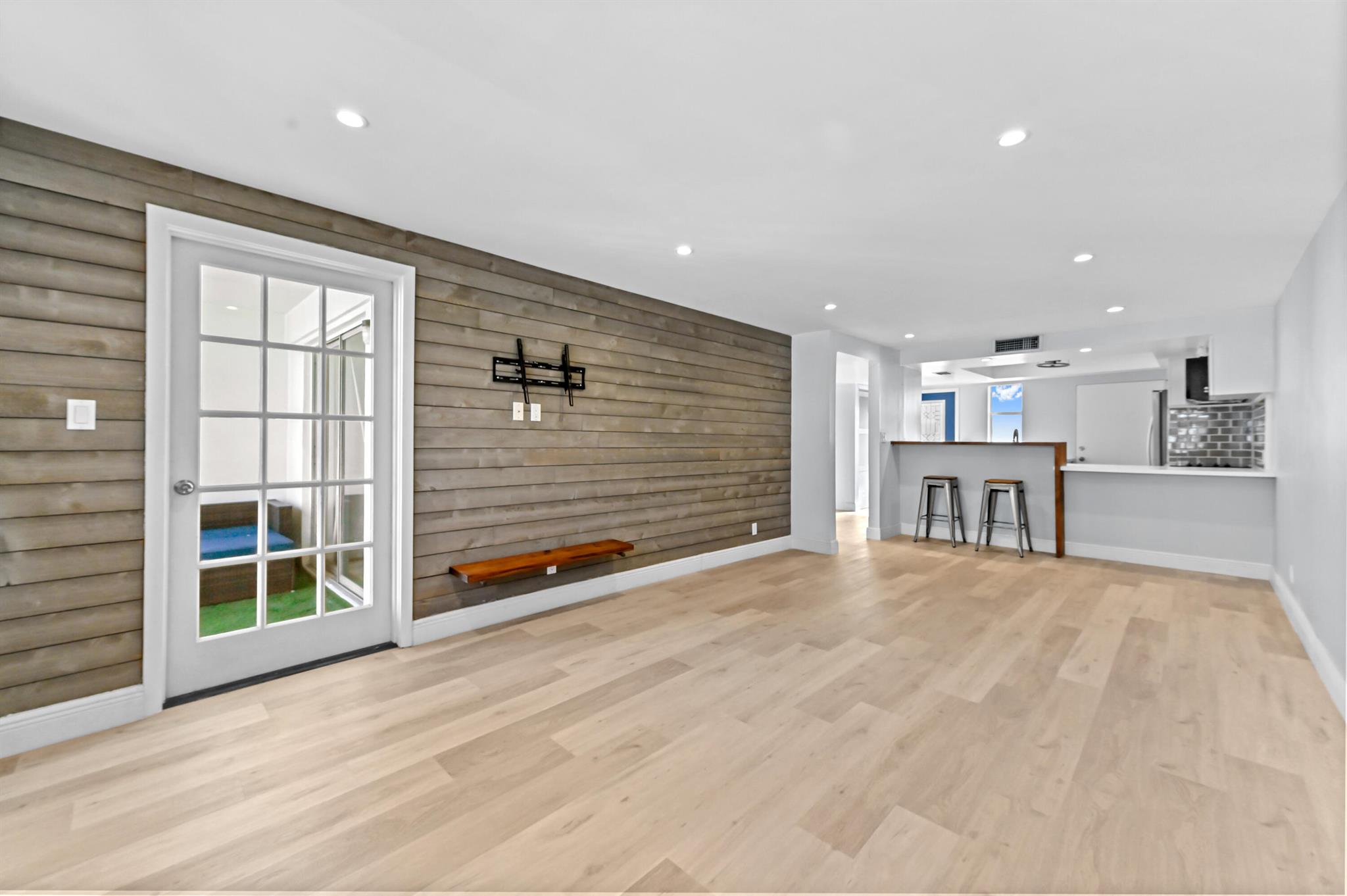 REGENCY SURF & RACQUET CL - Residential Lease