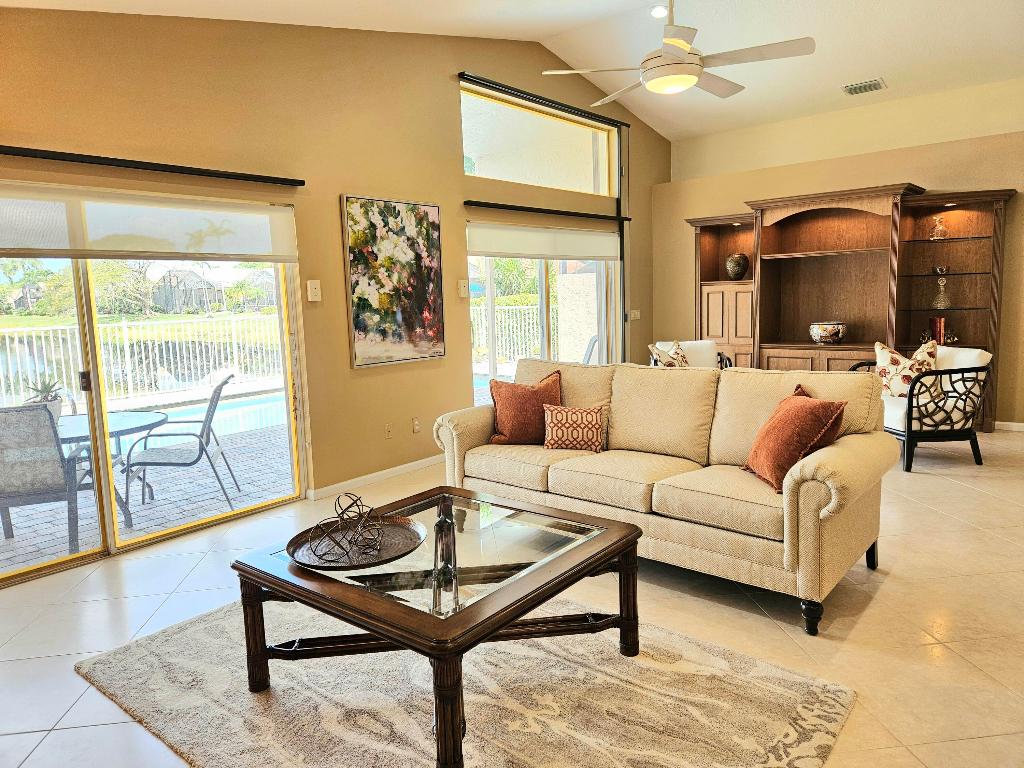 VALENCIA LAKES - Residential