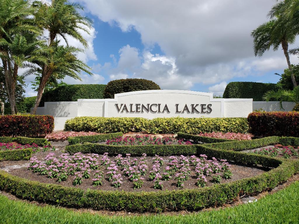 VALENCIA LAKES - Residential