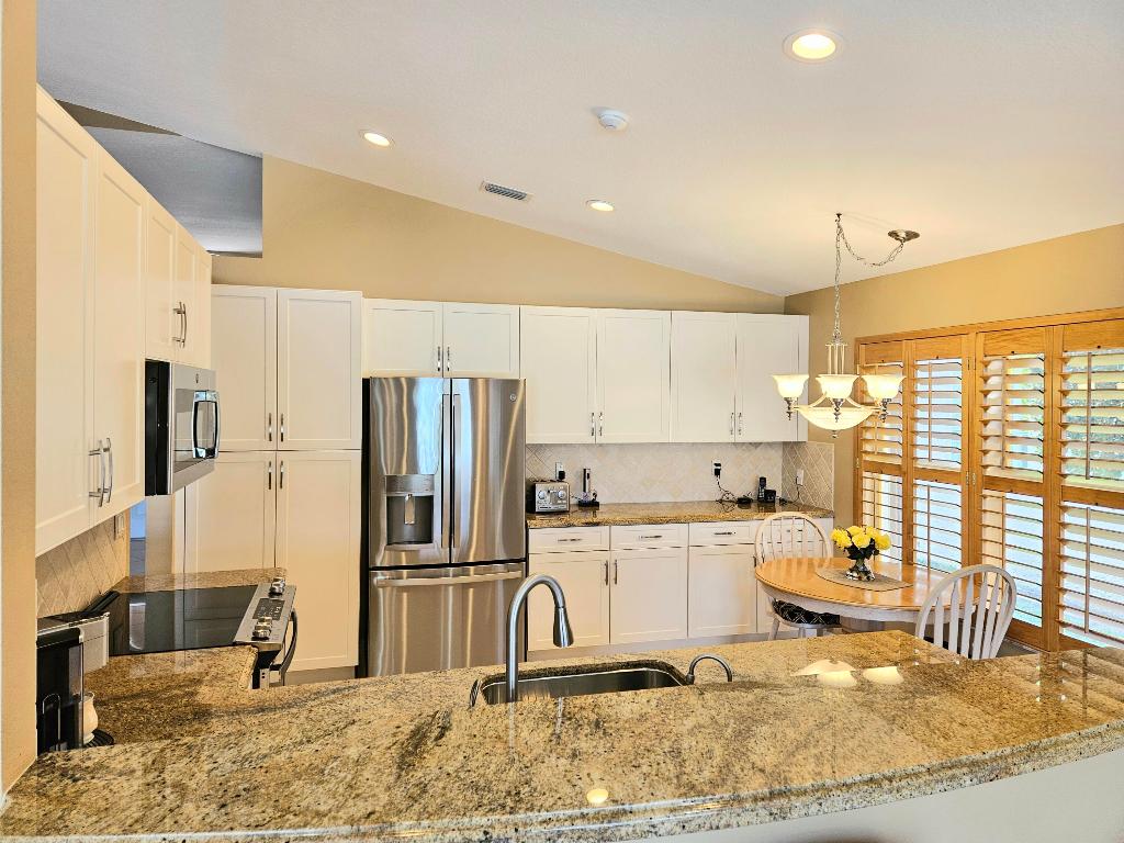 VALENCIA LAKES - Residential