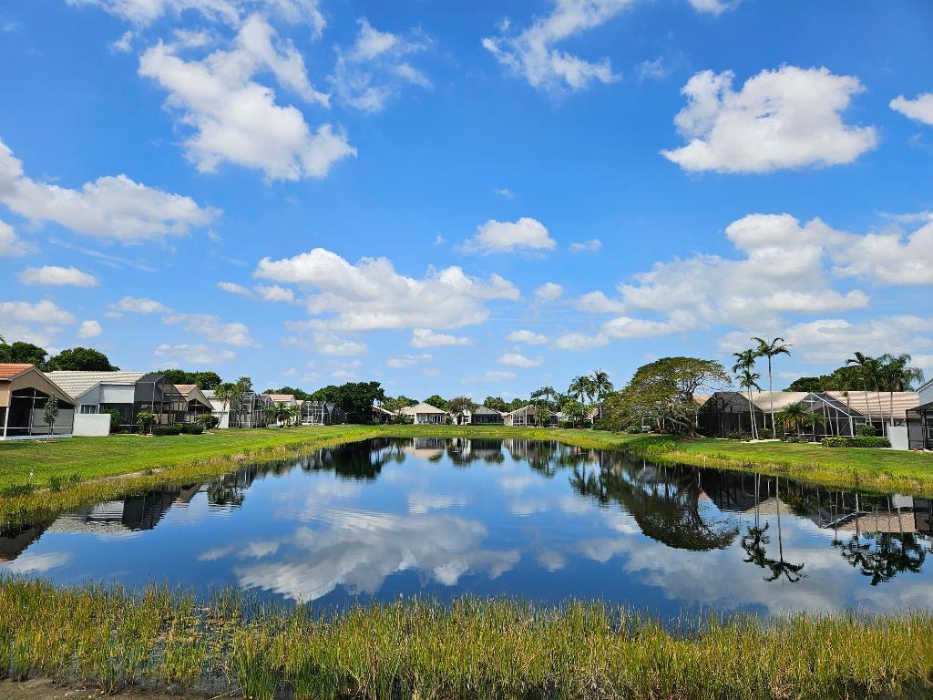 VALENCIA LAKES - Residential