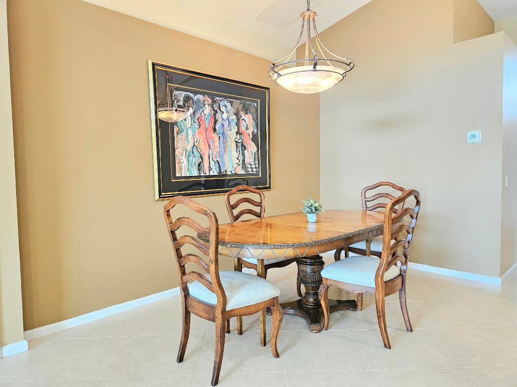 VALENCIA LAKES - Residential