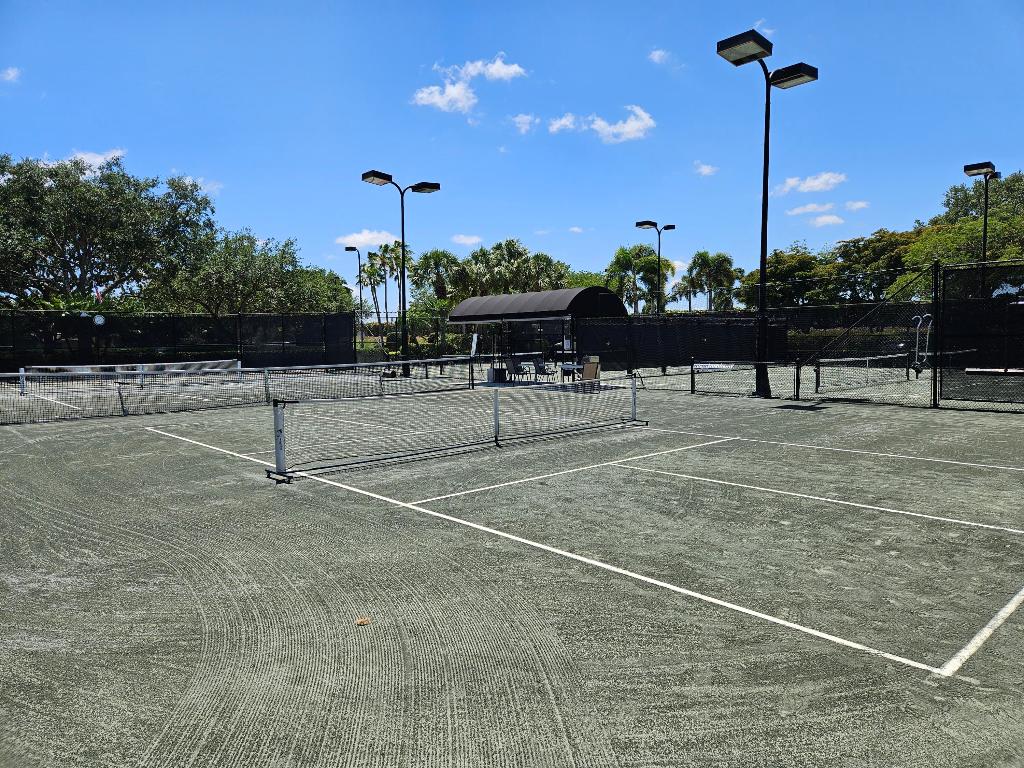 VALENCIA LAKES - Residential