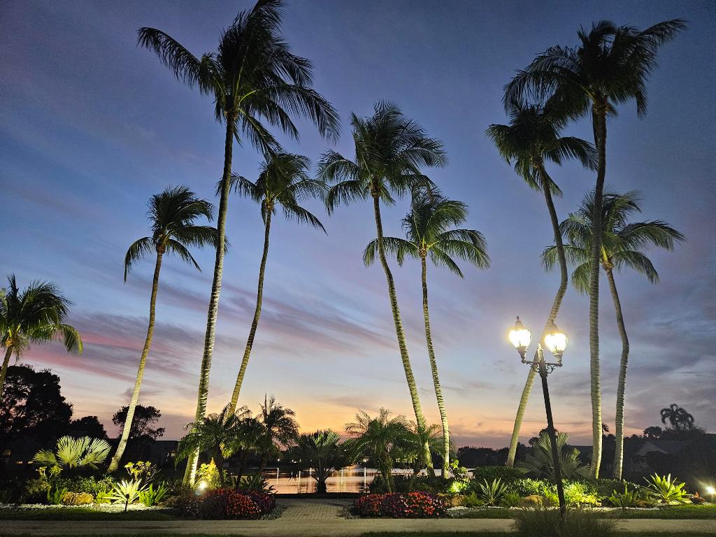 VALENCIA LAKES - Residential