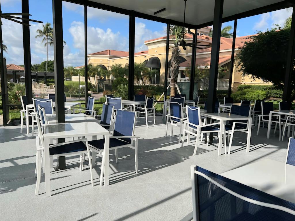 VALENCIA LAKES - Residential