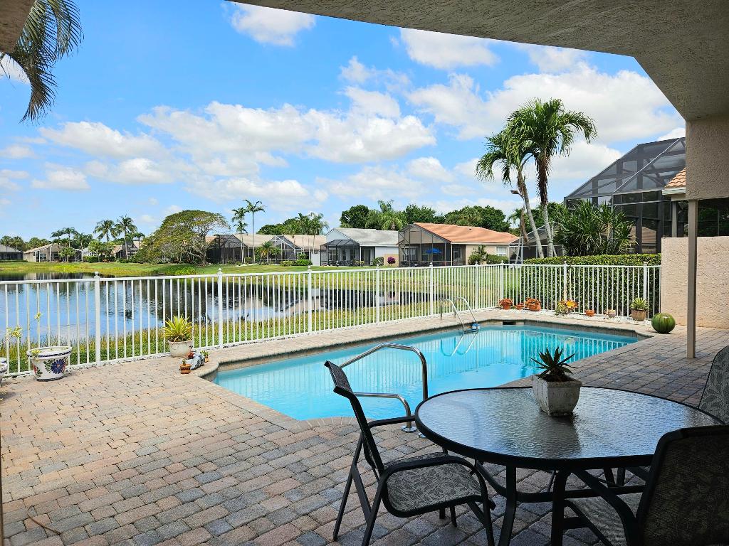 VALENCIA LAKES - Residential