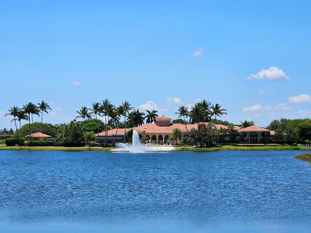 VALENCIA LAKES - Residential