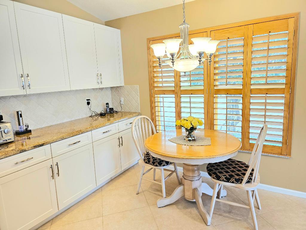 VALENCIA LAKES - Residential