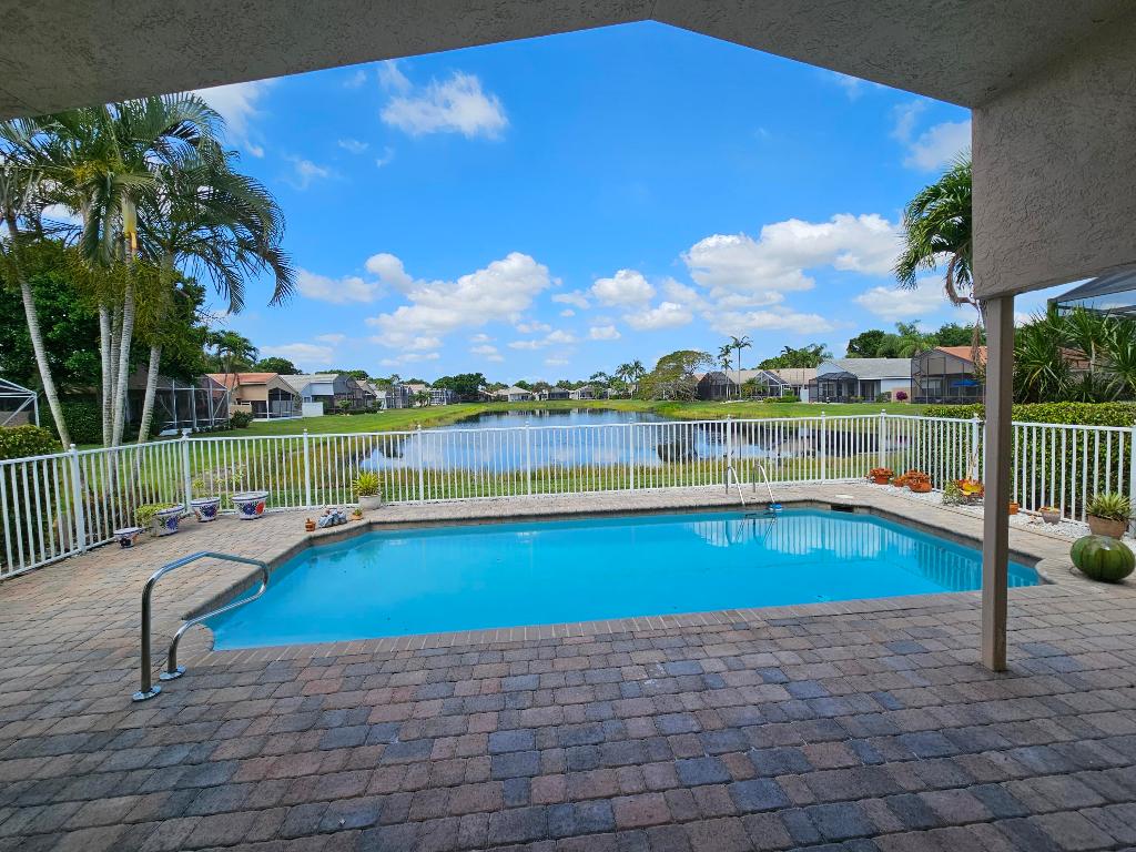 VALENCIA LAKES - Residential