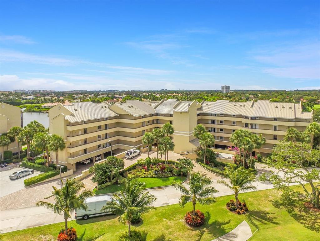 Photo of 16910 Bay Street #E204, Jupiter, FL 33477 (MLS # R10718159)