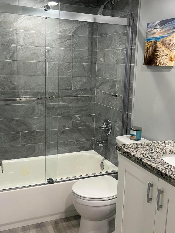 FRENCH QUARTER CONDOMINIUM - Residential Lease