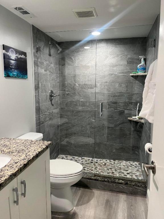 FRENCH QUARTER CONDOMINIUM - Residential Lease