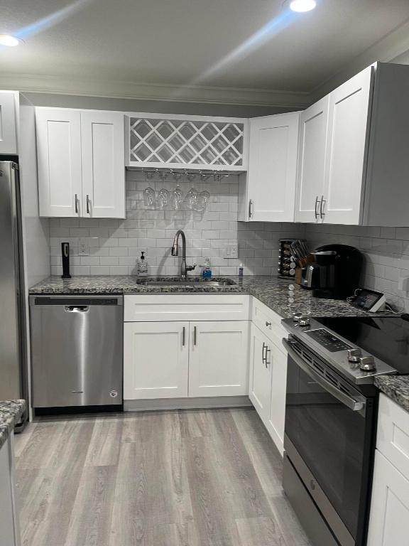 FRENCH QUARTER CONDOMINIUM - Residential Lease