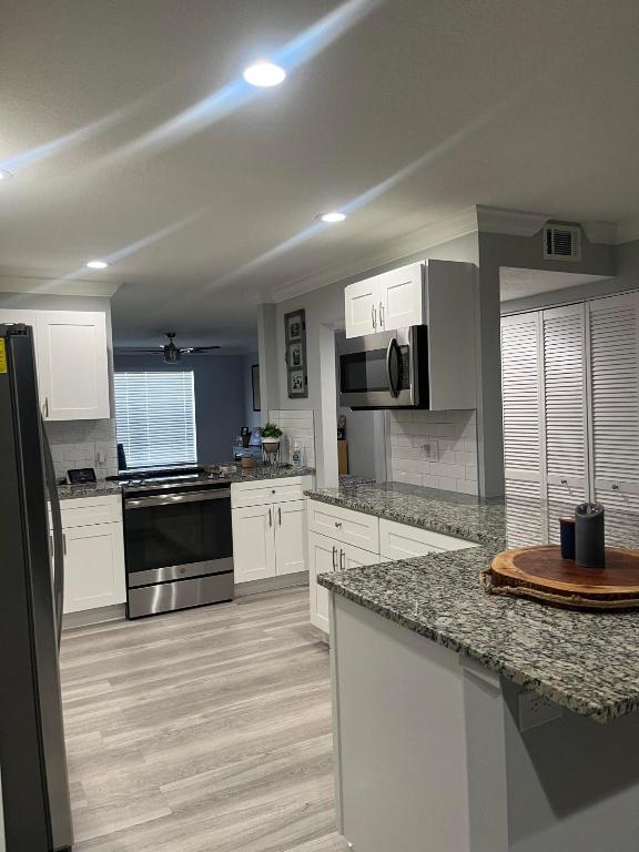 FRENCH QUARTER CONDOMINIUM - Residential Lease