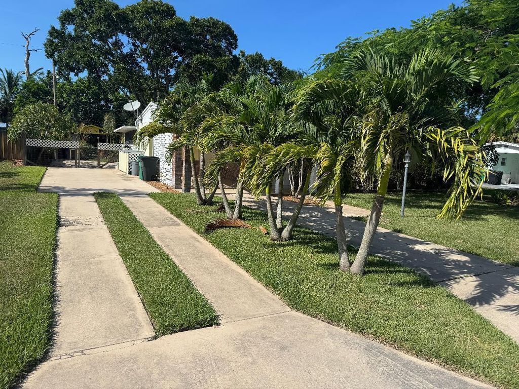 Photo of 334 Smallwood Avenue, Fort Pierce, FL 34982 (MLS # R11112021)