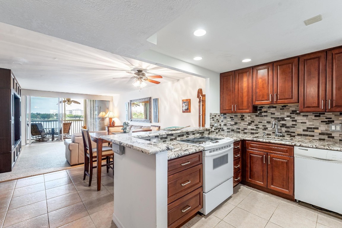 PALM AIRE - Residential