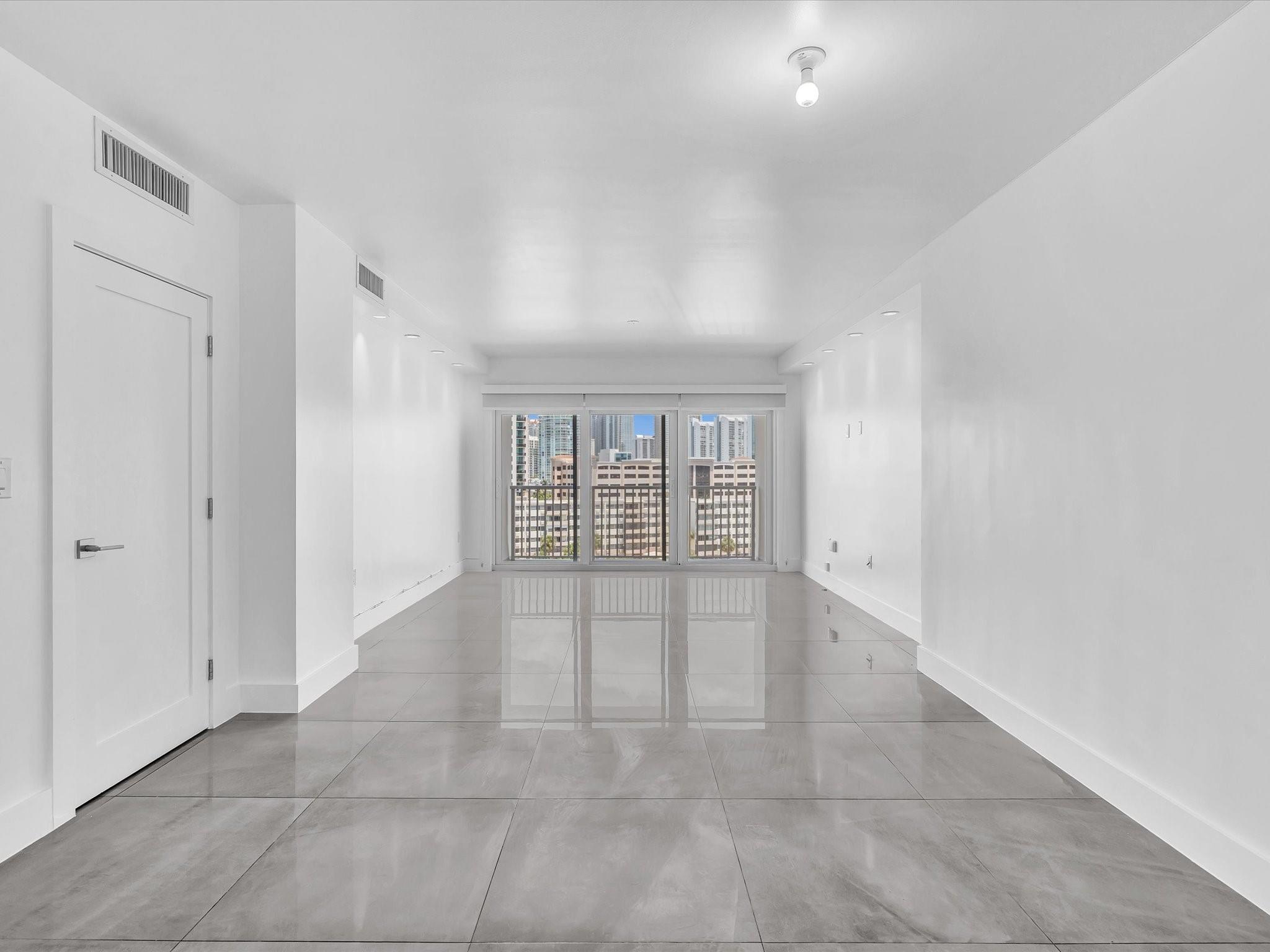 300 BAYVIEW DR 811