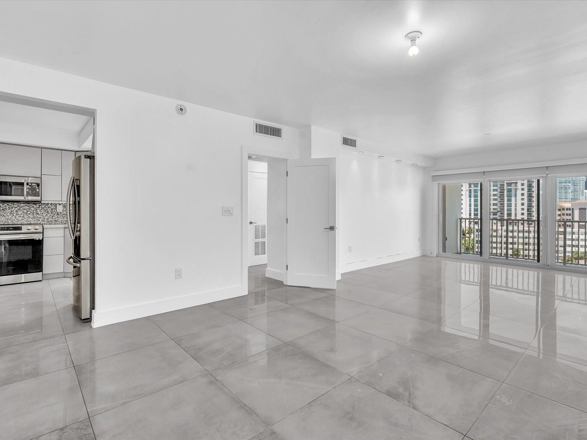 300 BAYVIEW DR 811