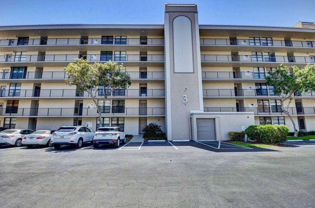 Photo of 3 Royal Palm Way #102, Boca Raton, FL 33432 (MLS # B26010737)