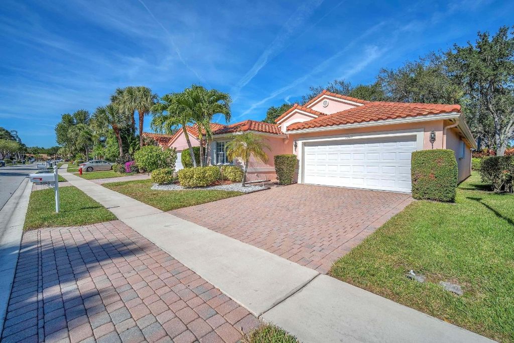 Photo of 5065 Glenville Drive, Boynton Beach, FL 33437 (MLS # F10542093)