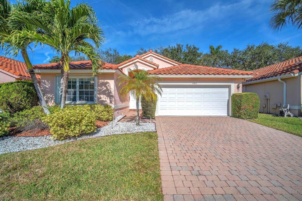Photo of 5065 Glenville Drive, Boynton Beach, FL 33437 (MLS # F10542093)