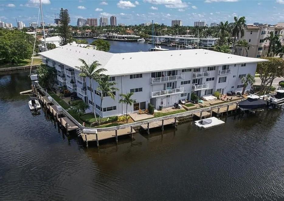 535 Hendricks Isle 305