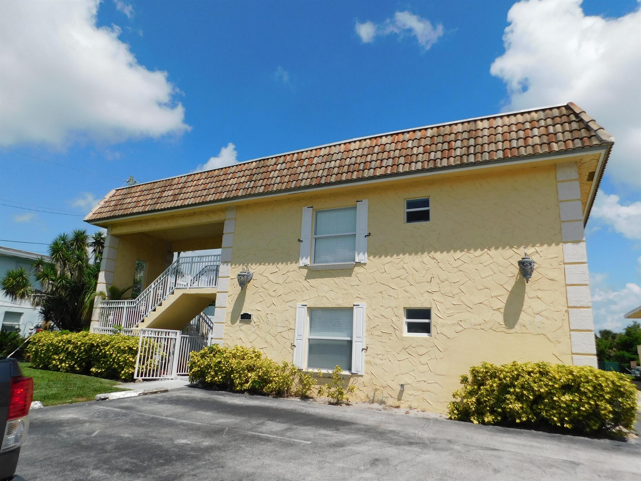 Very nice first floor unfurnished one bed, one and a half bath apartment. Peaceful area on the Earman River with pool access and dock available for lease $200 a month. Pets allowed. Personal Trucks okay.