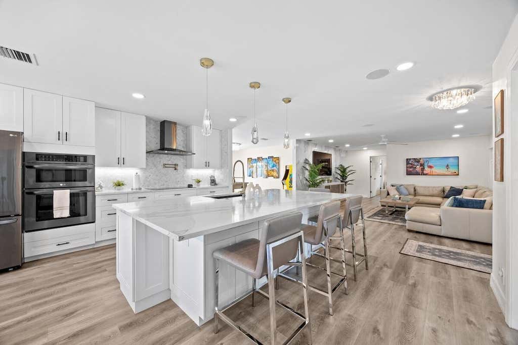 Photo of 526 Linnet Circle, Delray Beach, FL 33444 (MLS # B26056508)