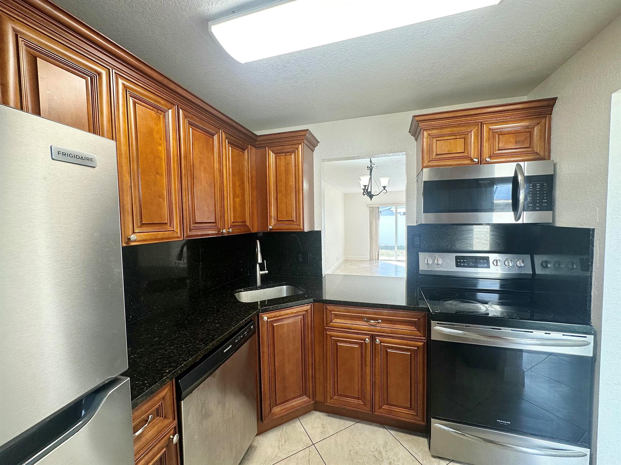 MODEL LAND CO - Residential Lease