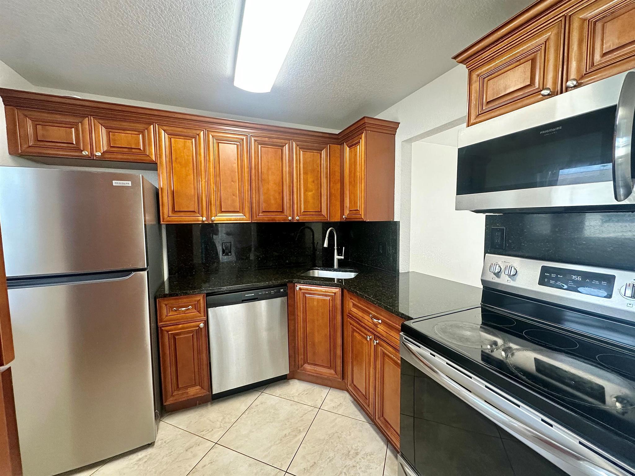 MODEL LAND CO - Residential Lease