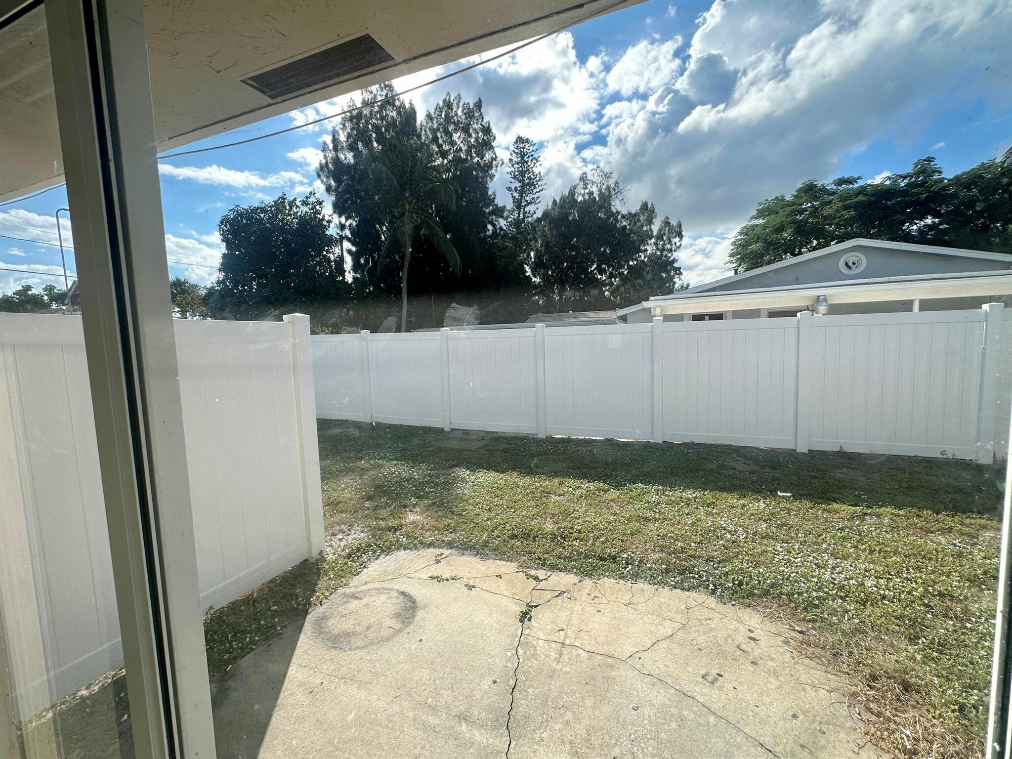 MODEL LAND CO - Residential Lease