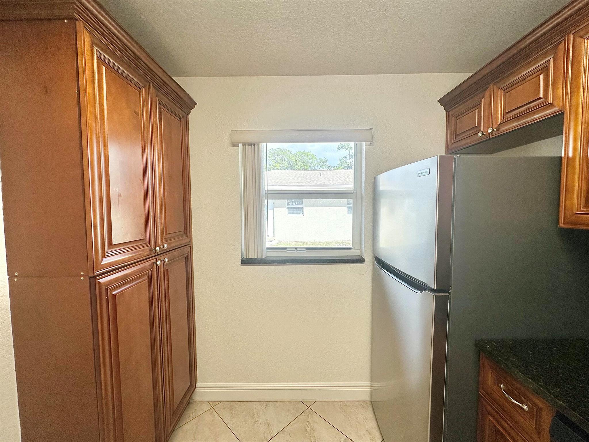 MODEL LAND CO - Residential Lease