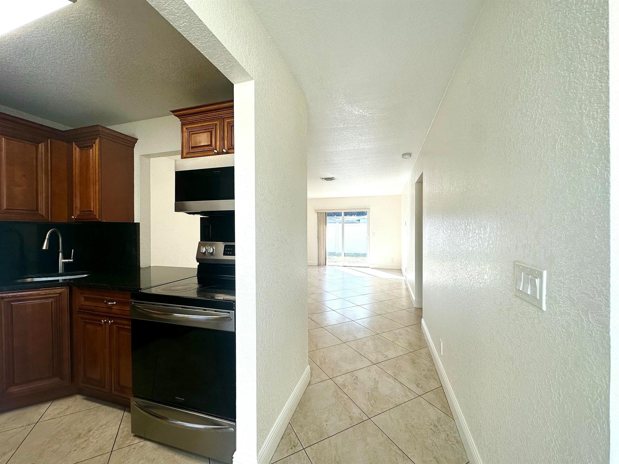 MODEL LAND CO - Residential Lease