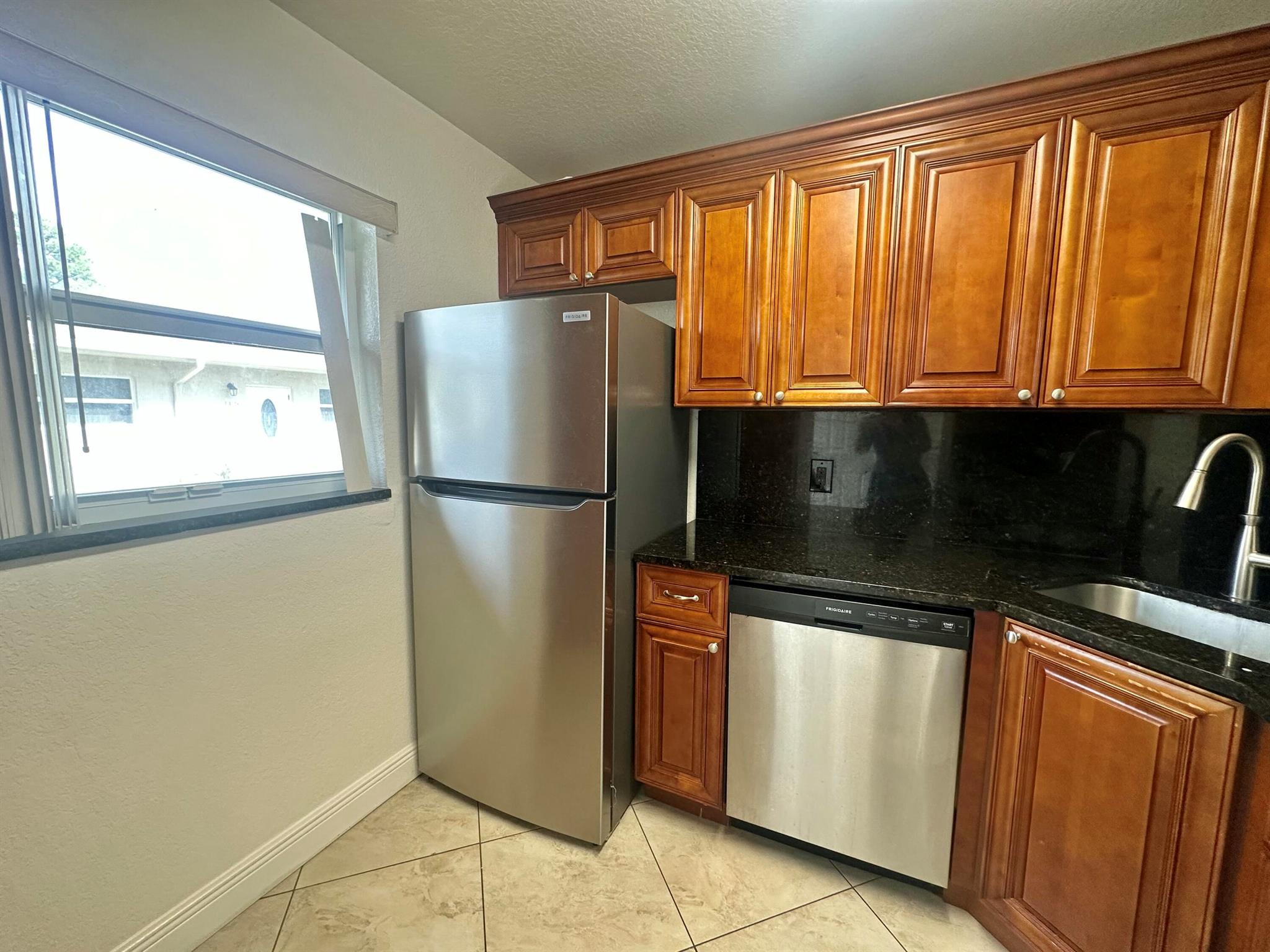 MODEL LAND CO - Residential Lease