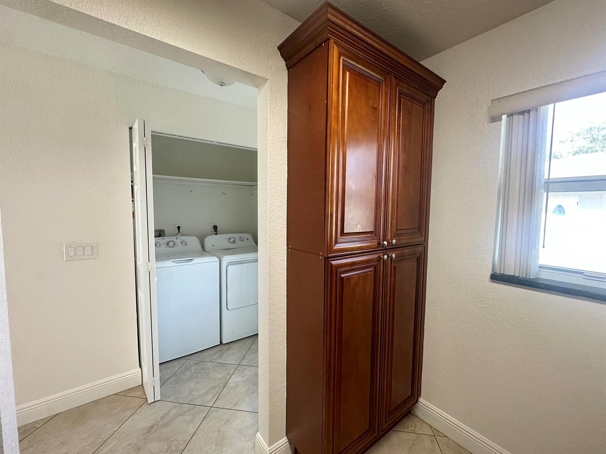 MODEL LAND CO - Residential Lease