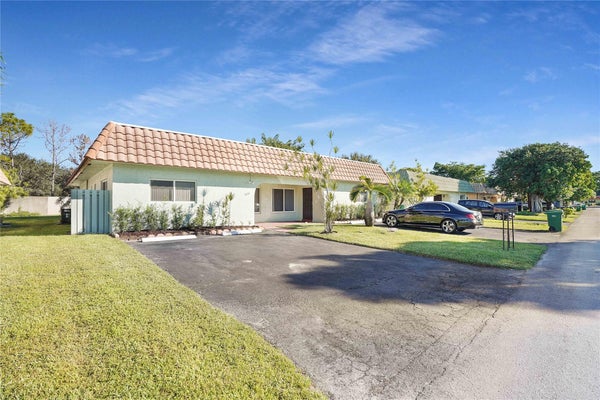 7831 NW 71ST CT, TAMARAC, FL 33321 - Image 7f882ff23d9bfb868aaaf0a56198ab85/3014298725