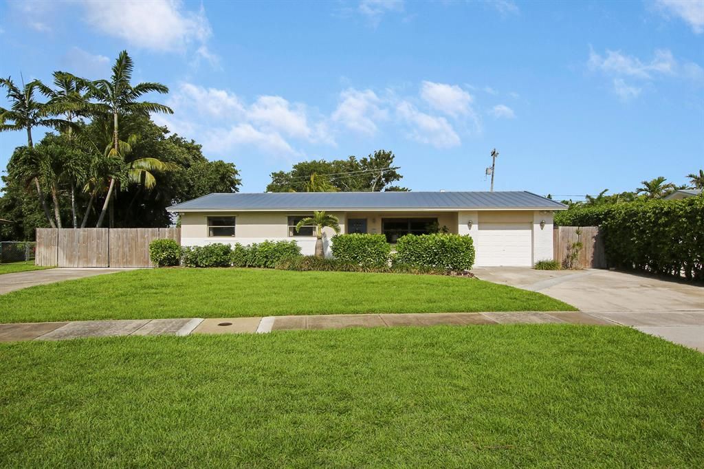 Photo of 985 Laurel Road Rd, North Palm Beach, FL 33408 (MLS # R10725054)