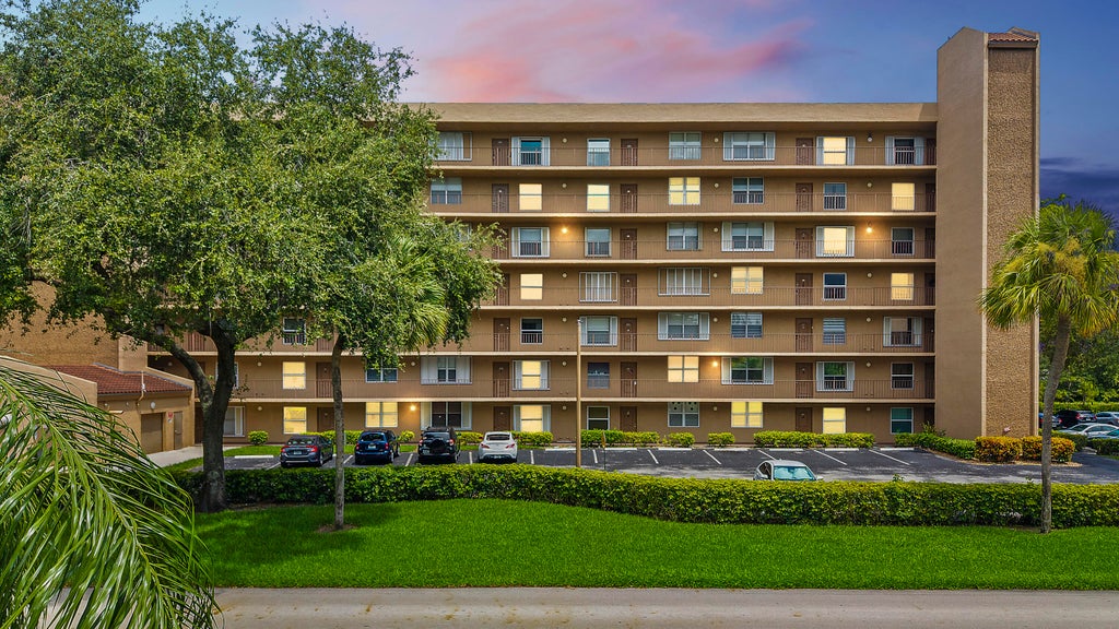 Photo of 4570 NW 18th Avenue, Pompano Beach, FL 33064 (MLS # B26073912)