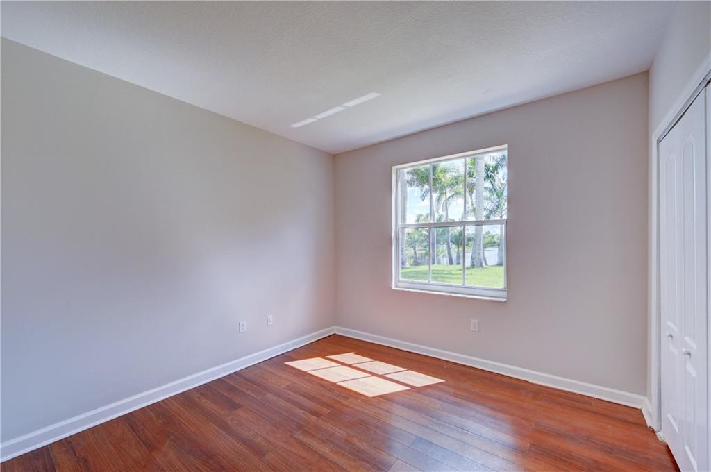 Nautica 164-36 B - Residential