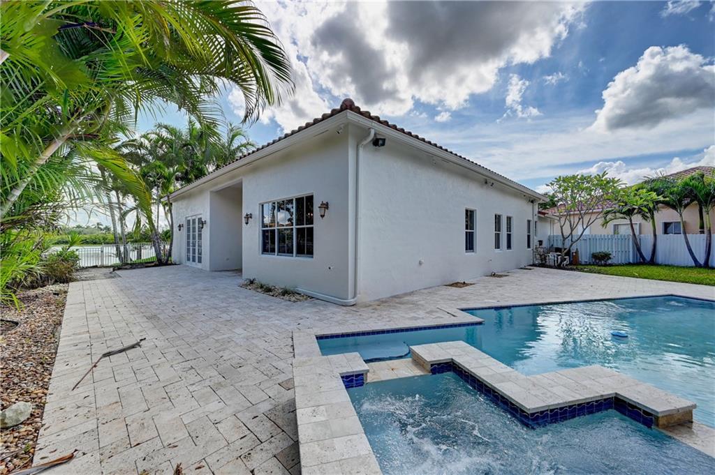 Nautica 164-36 B - Residential