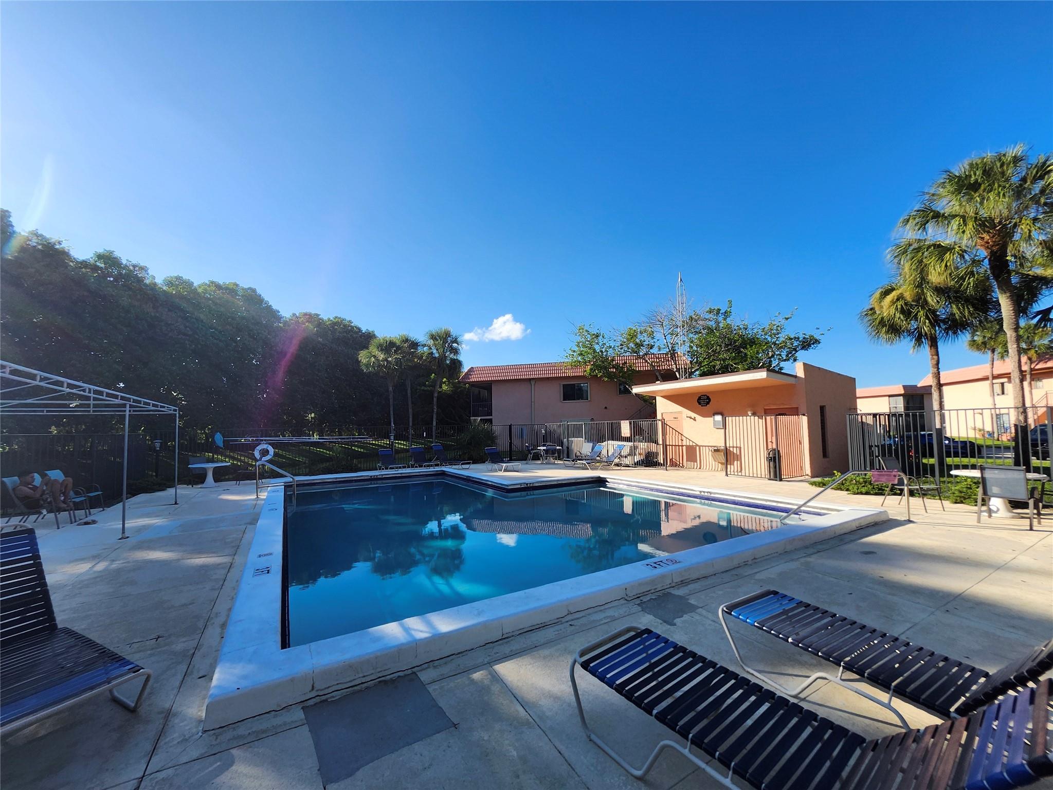 RACQUET CLUB APTS - Residential Lease
