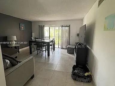 RACQUET CLUB APTS - Residential Lease