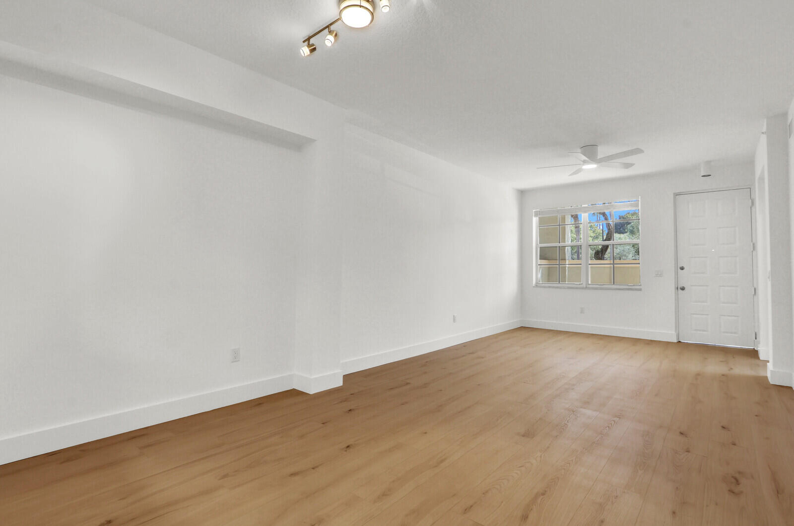 VILLAGE AT ABACOA CONDO - Residential Lease