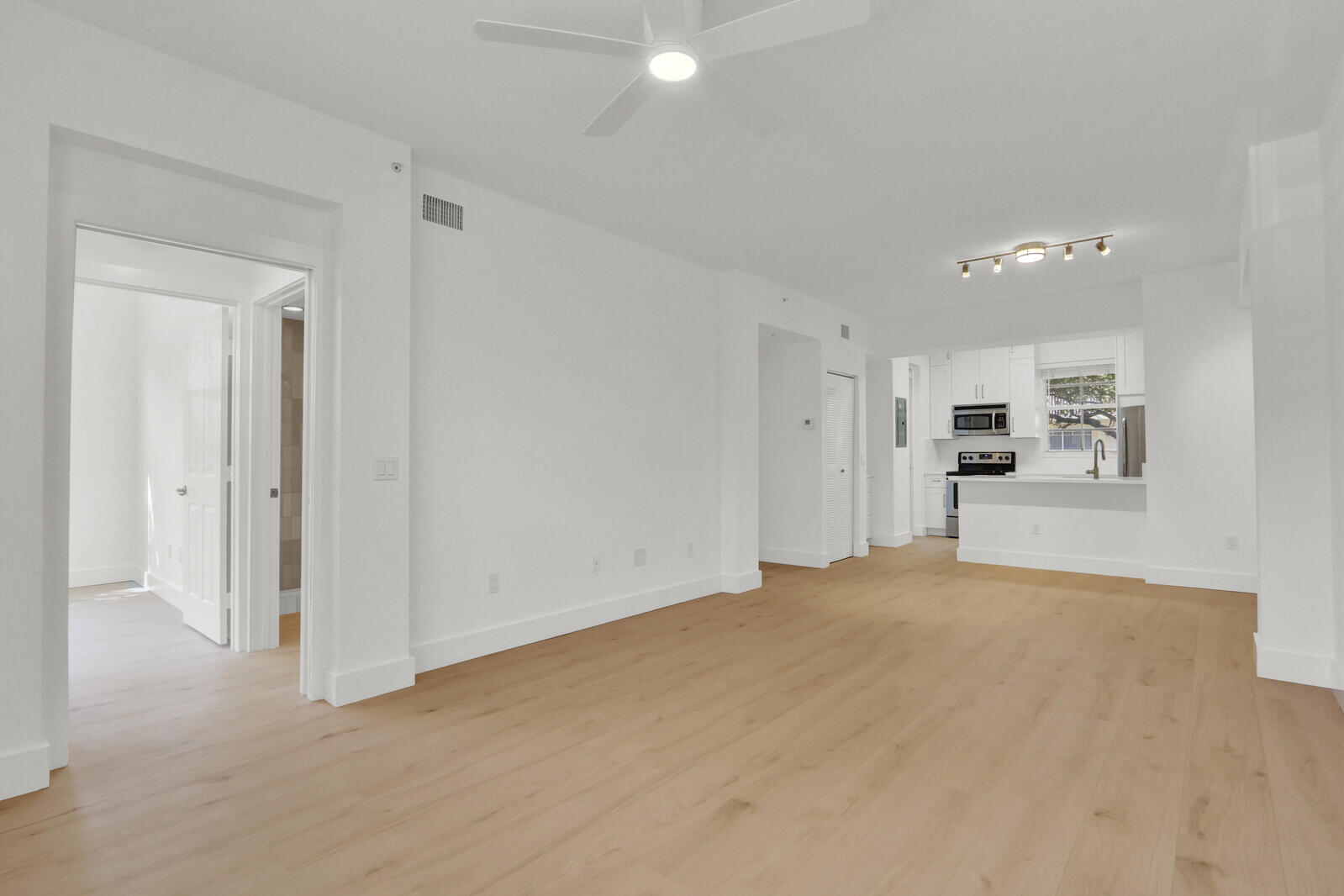 VILLAGE AT ABACOA CONDO - Residential Lease