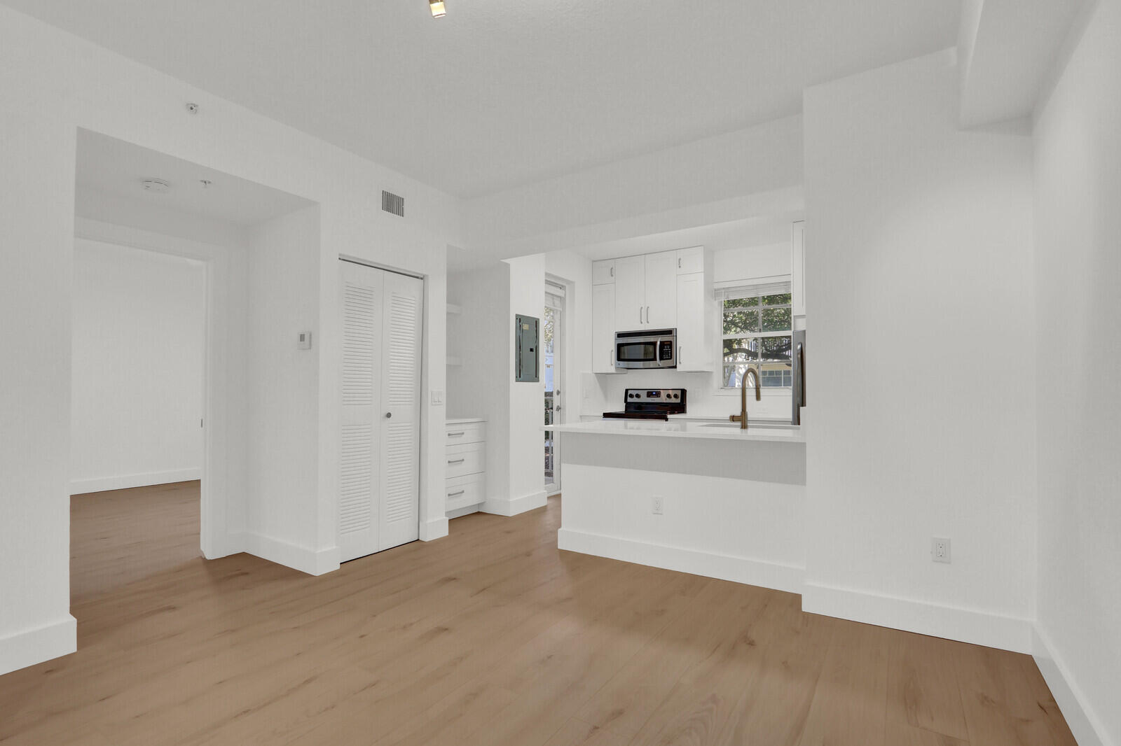 VILLAGE AT ABACOA CONDO - Residential Lease